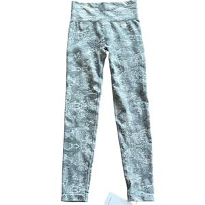 Women's Best Camo Seamless Leggings Medium NWT